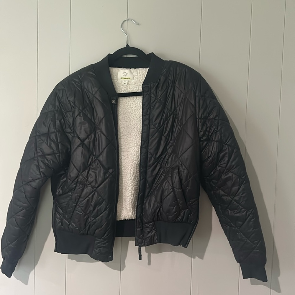 Offline by Aerie black Sherpa lined quilted puffer bomber jacket size medium